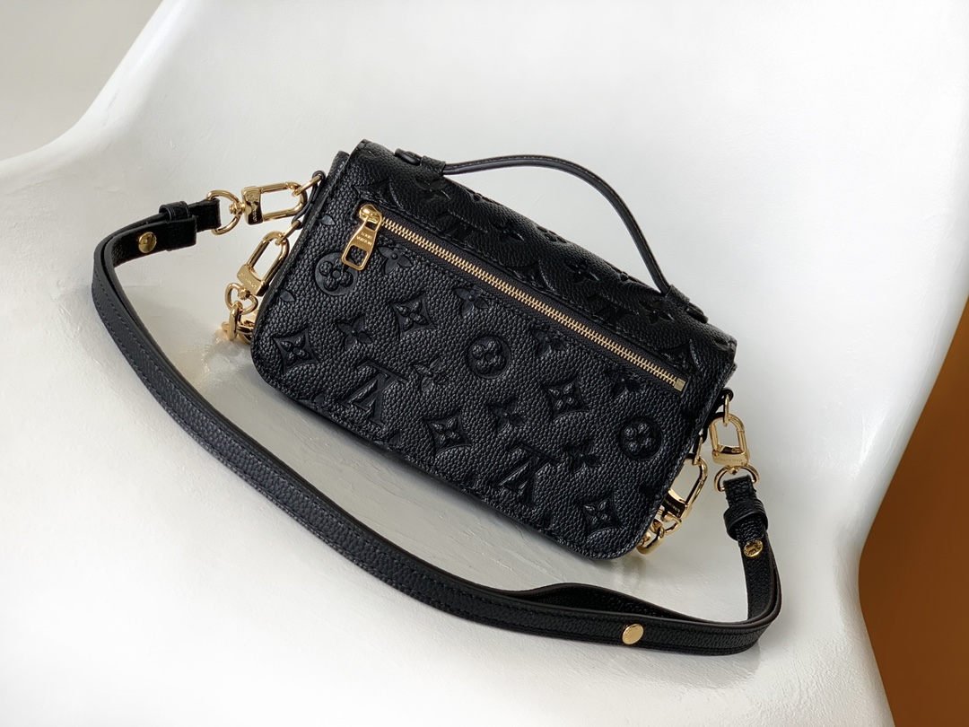 Louis Vuitton M46595 Pochette Métis East West