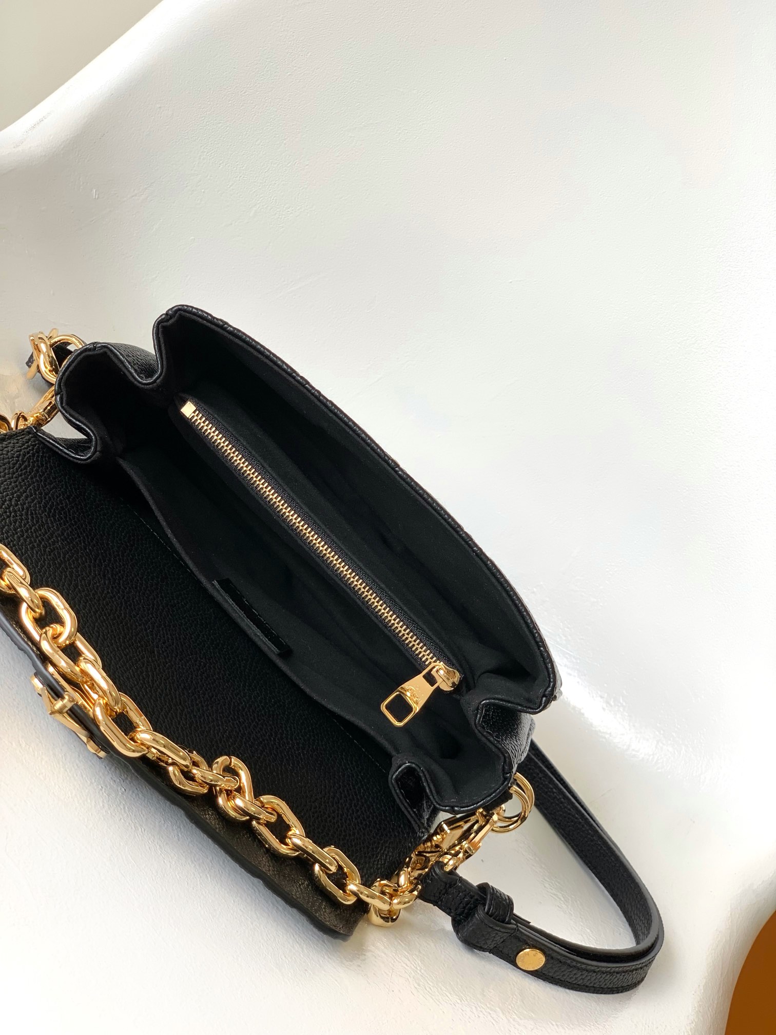 Louis Vuitton M46595 Pochette Métis East West