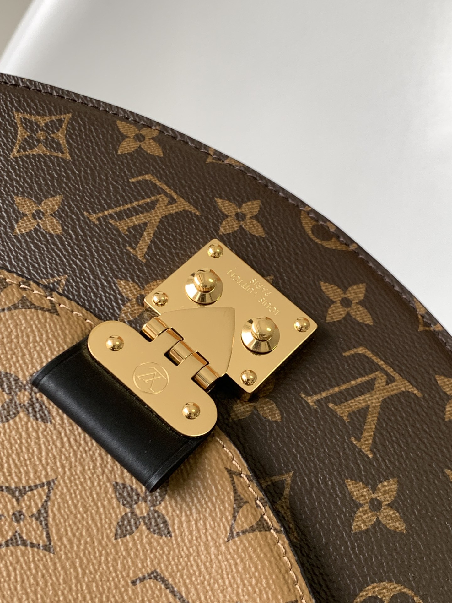 Louis Vuitton M46548 Tilsitt