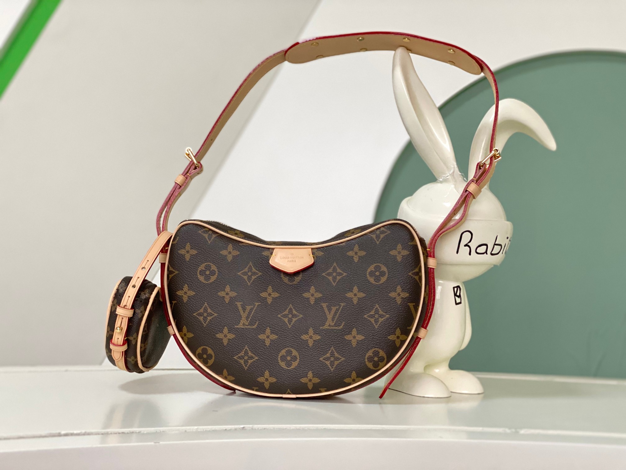 Louis Vuitton M46828 Croissant MM