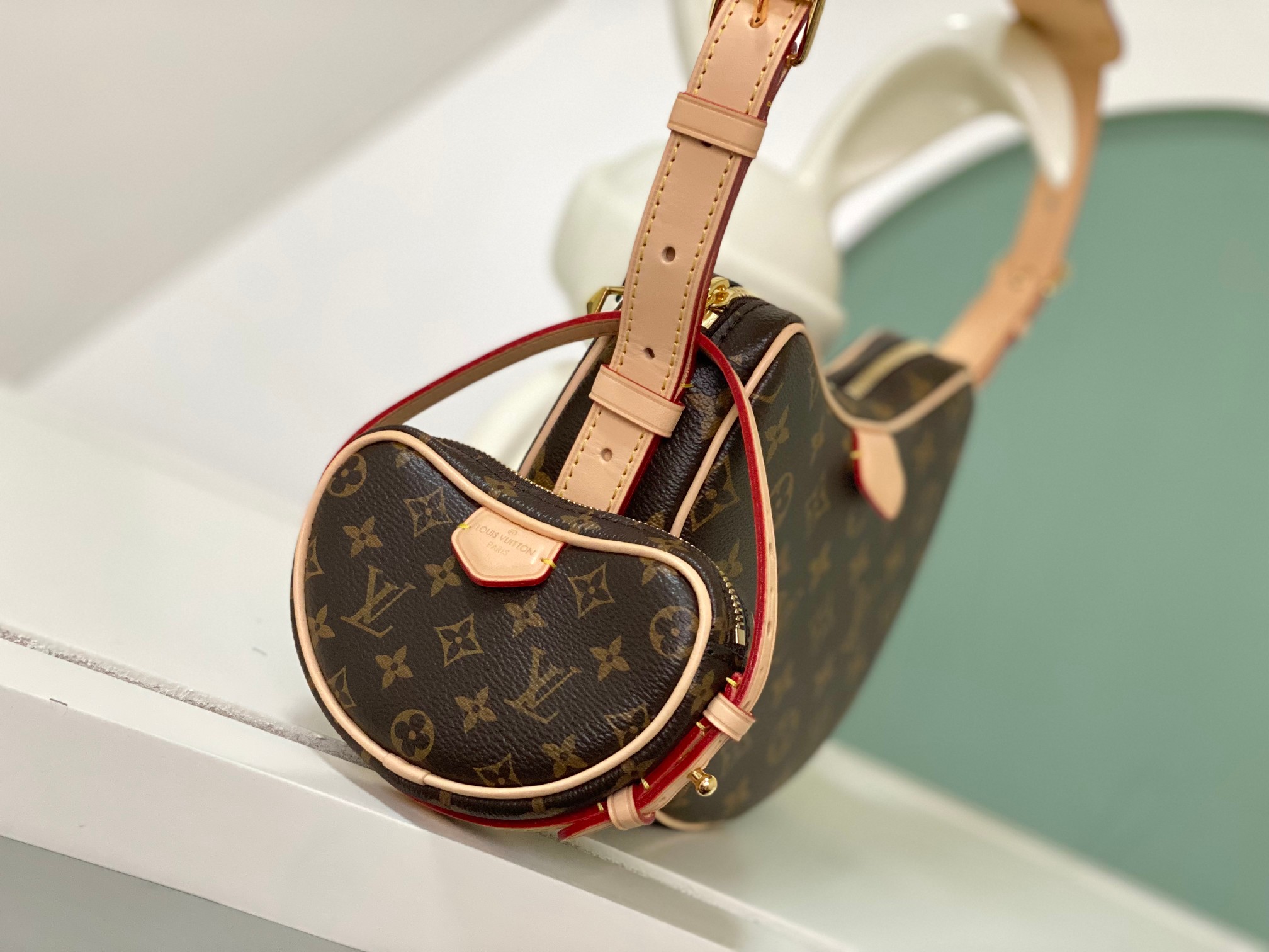 Louis Vuitton M46828 Croissant MM