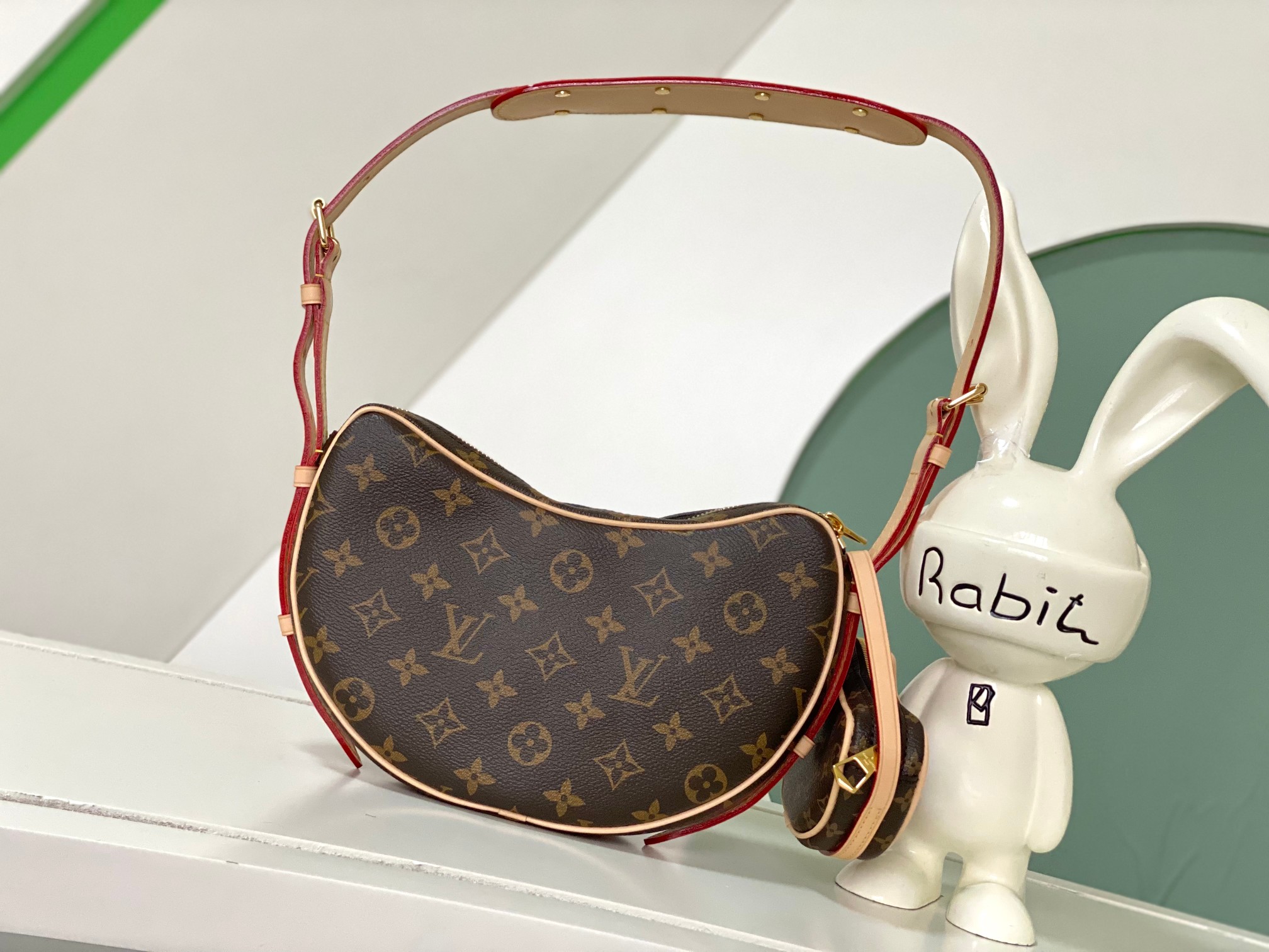 Louis Vuitton M46828 Croissant MM