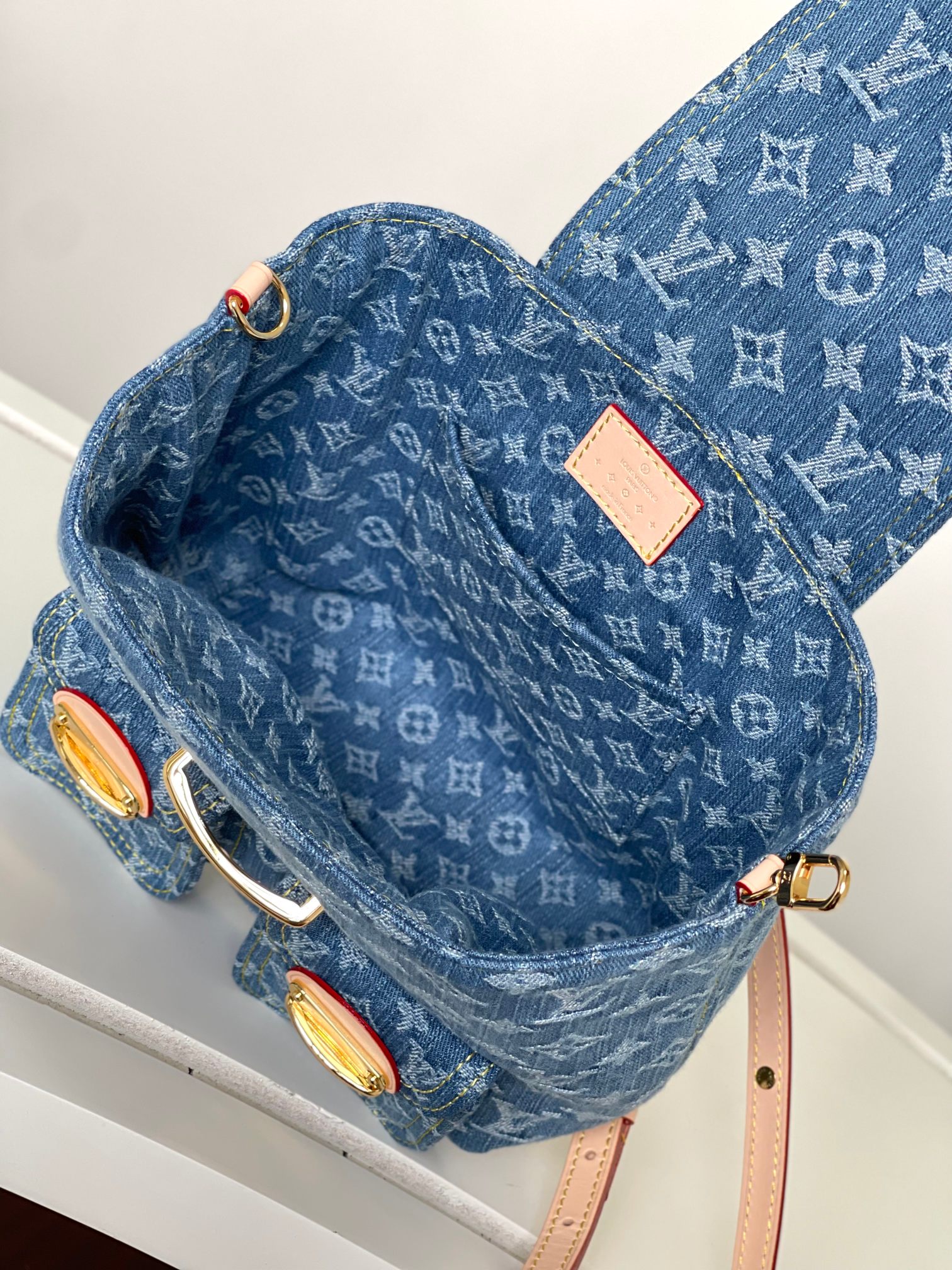 Louis Vuitton M46836 Venice