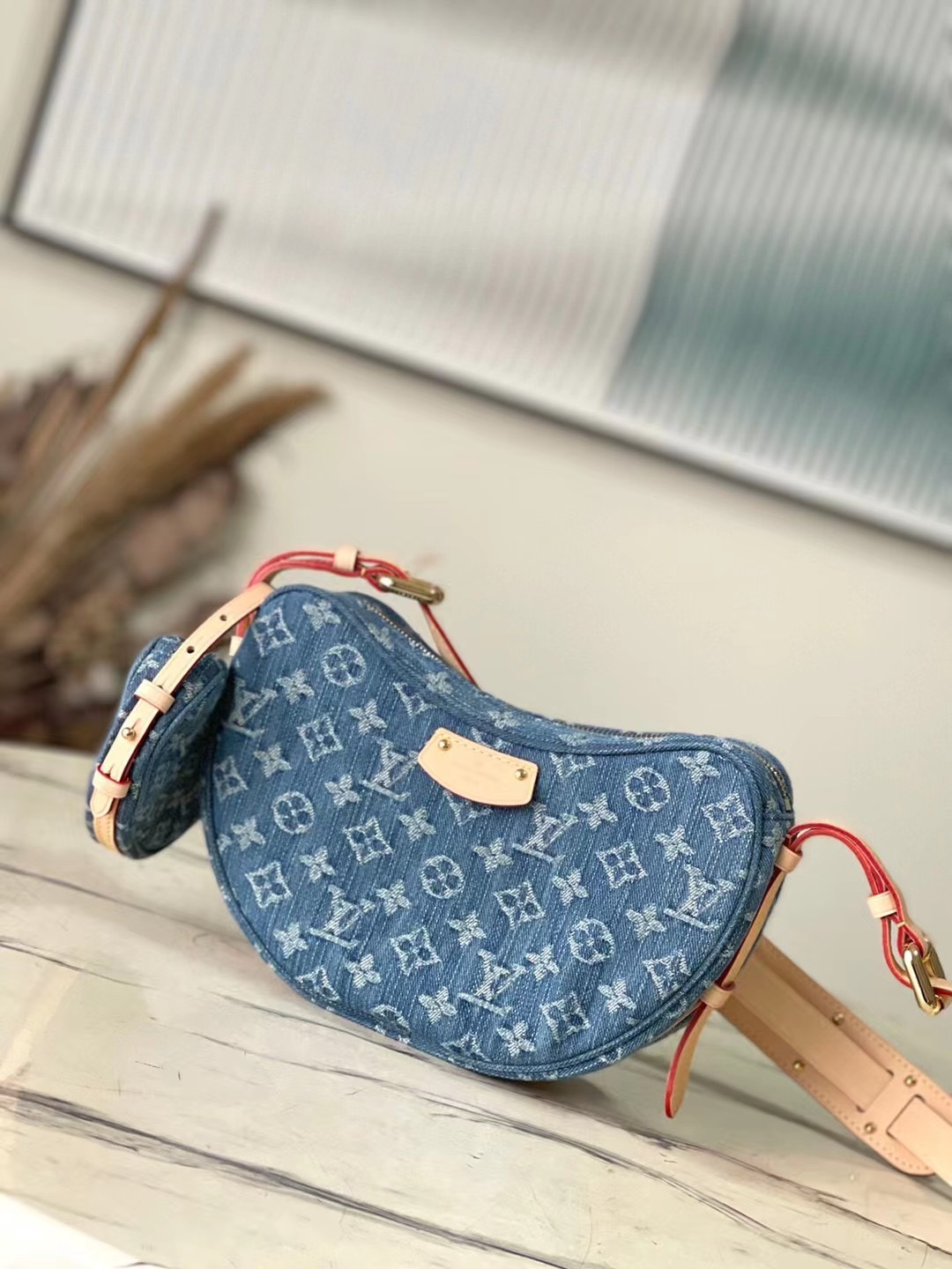 Louis Vuitton M46856 Croissant MM (2)