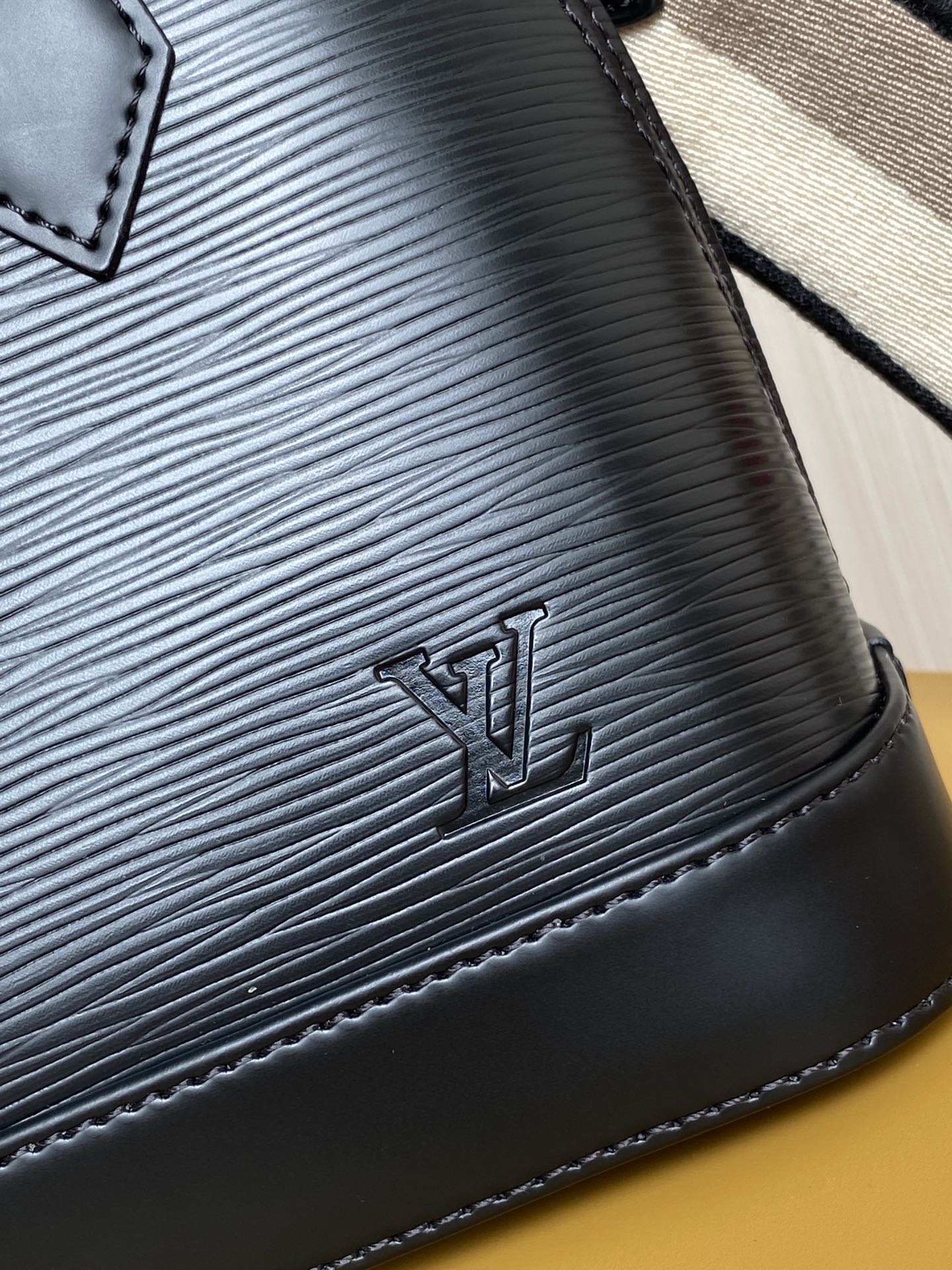 Louis Vuitton M40302 Alma PM