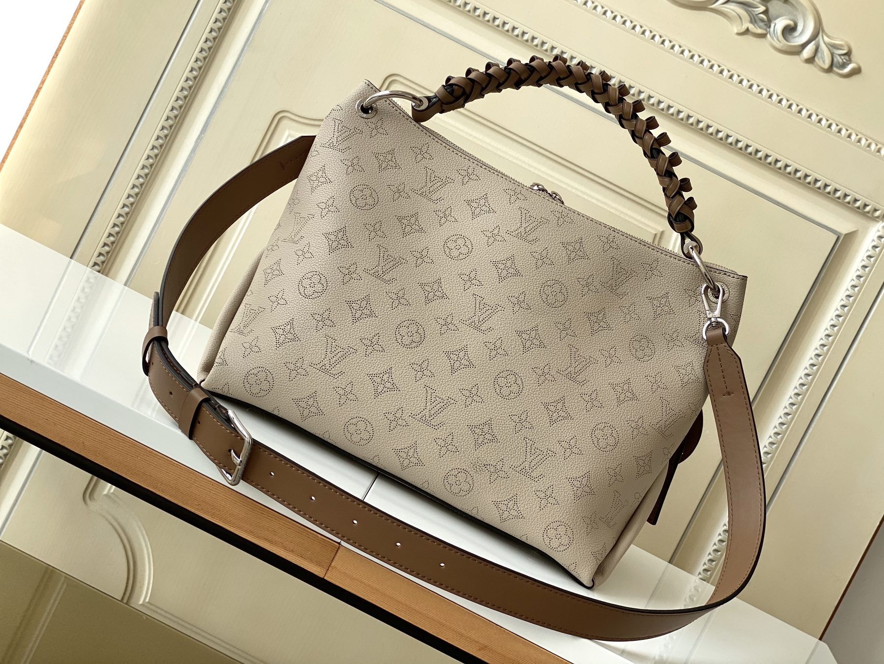 Louis Vuitton M56084 Beaubourg Hobo MM