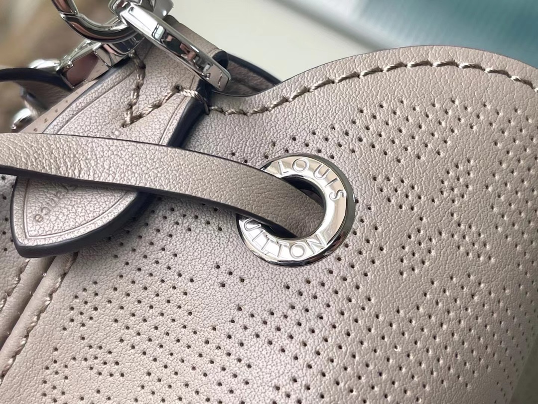 Louis Vuitton M21886 Bella