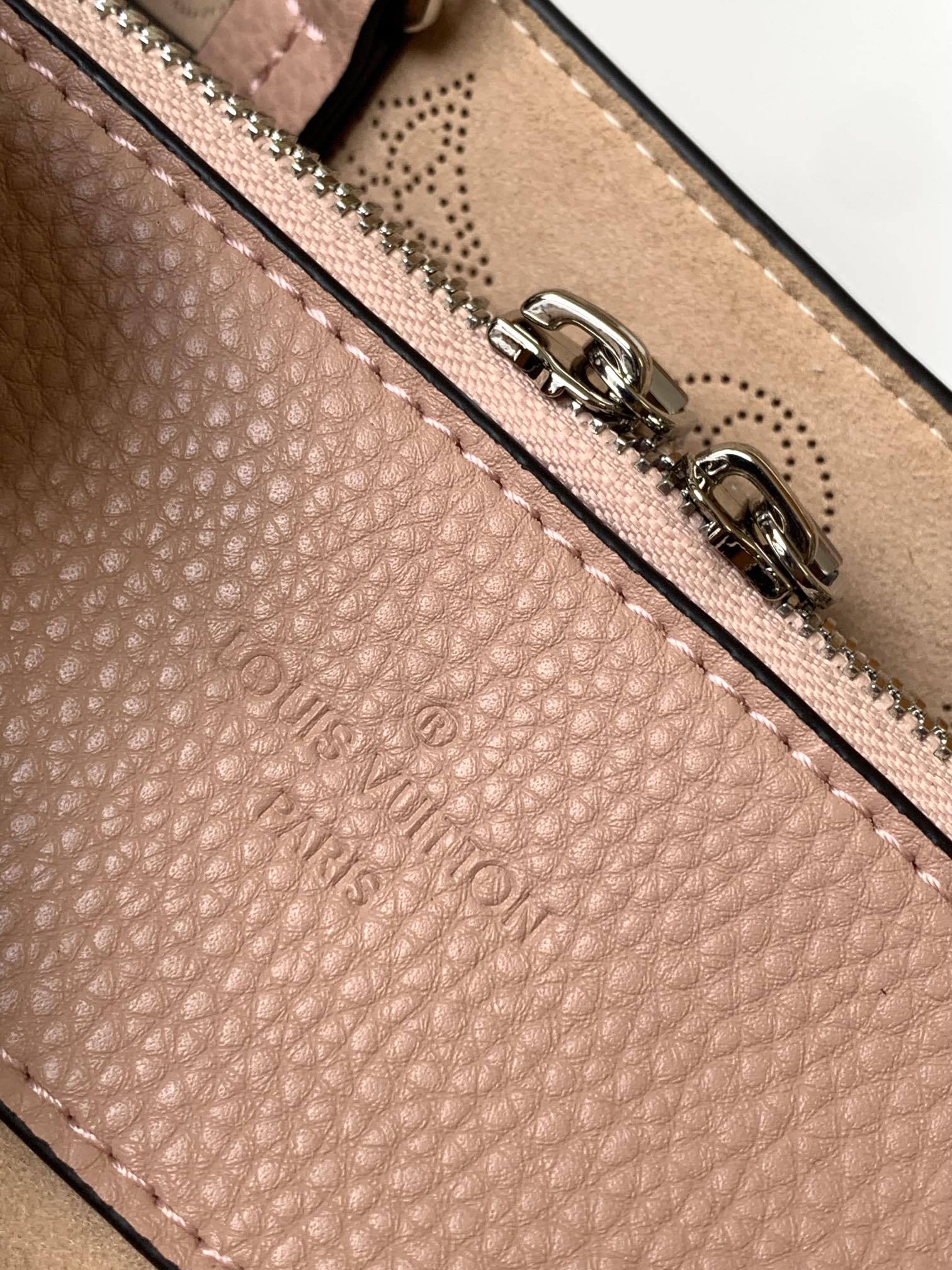 Louis Vuitton M22615 Bella Tote