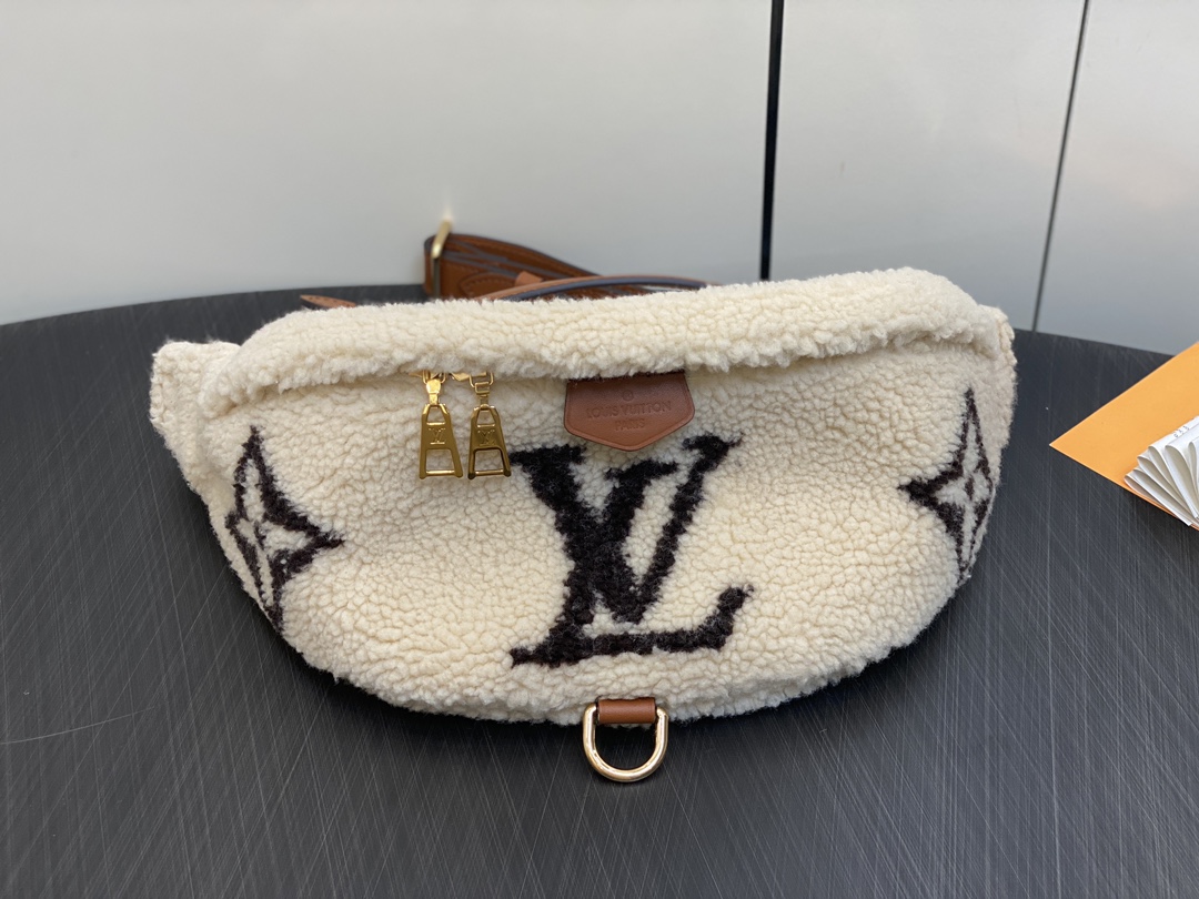 Louis Vuitton M23715 Bumbag (2)