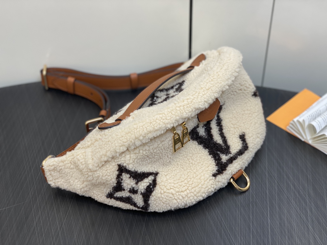 Louis Vuitton M23715 Bumbag (2)