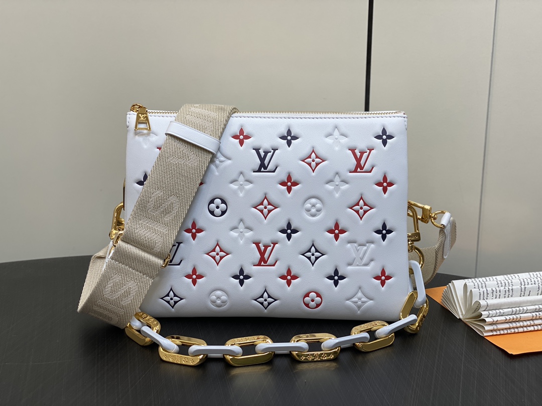 Louis Vuitton M23466 Coussin PM (4)