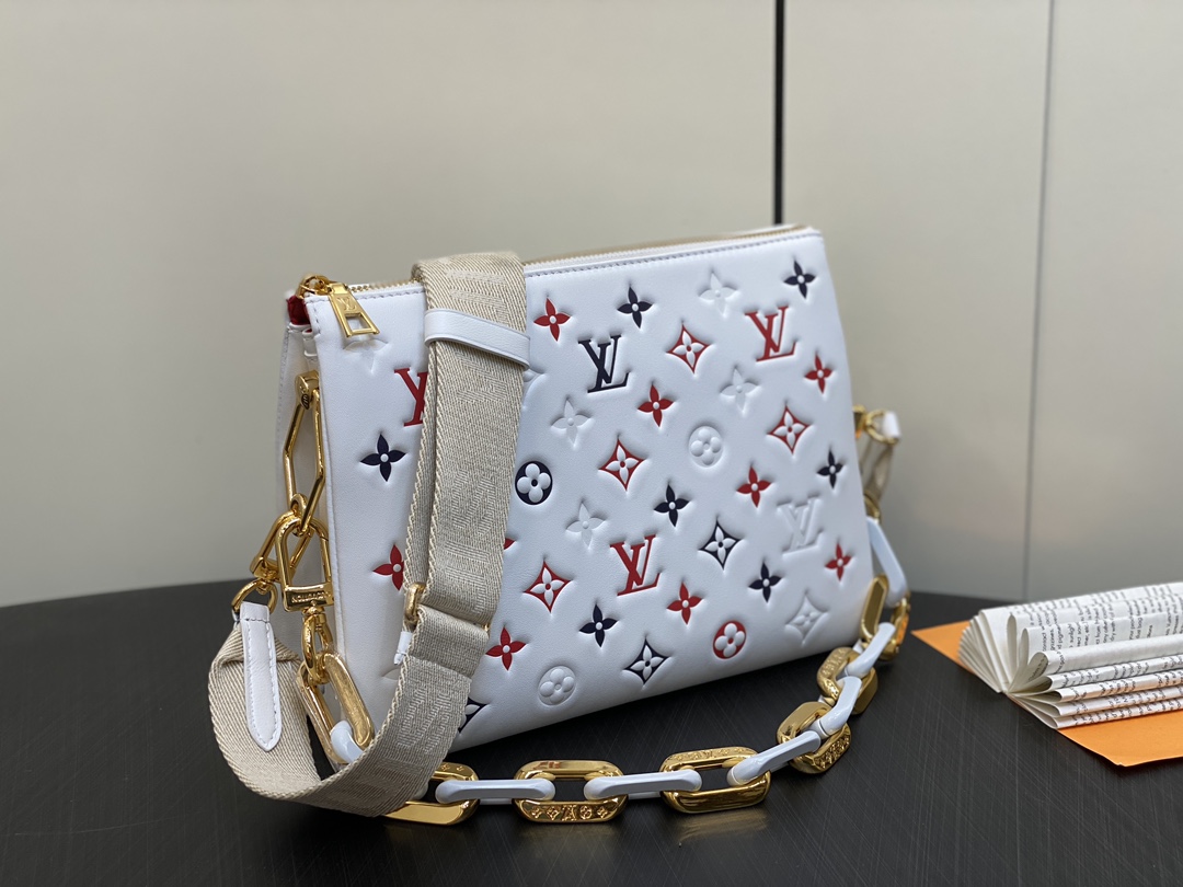 Louis Vuitton M23466 Coussin PM (4)