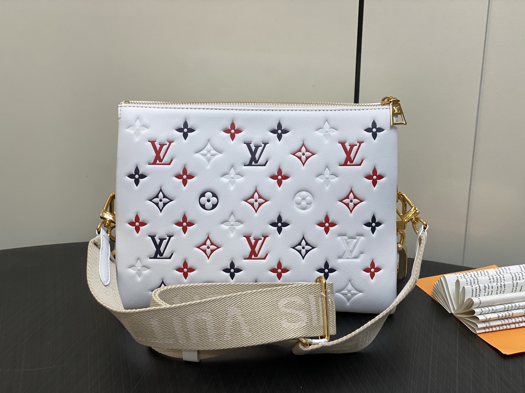 Louis Vuitton M23466 Coussin PM (4)