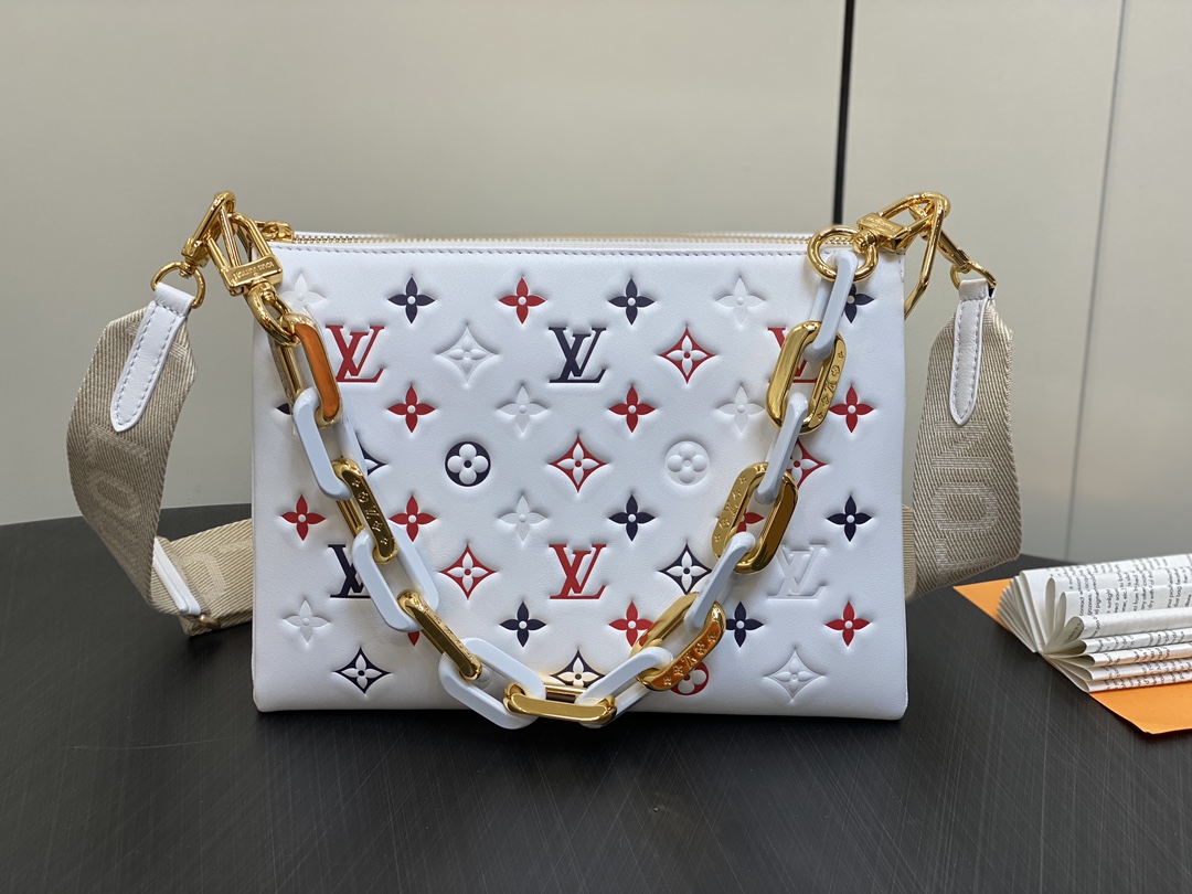 Louis Vuitton M23466 Coussin PM (4)