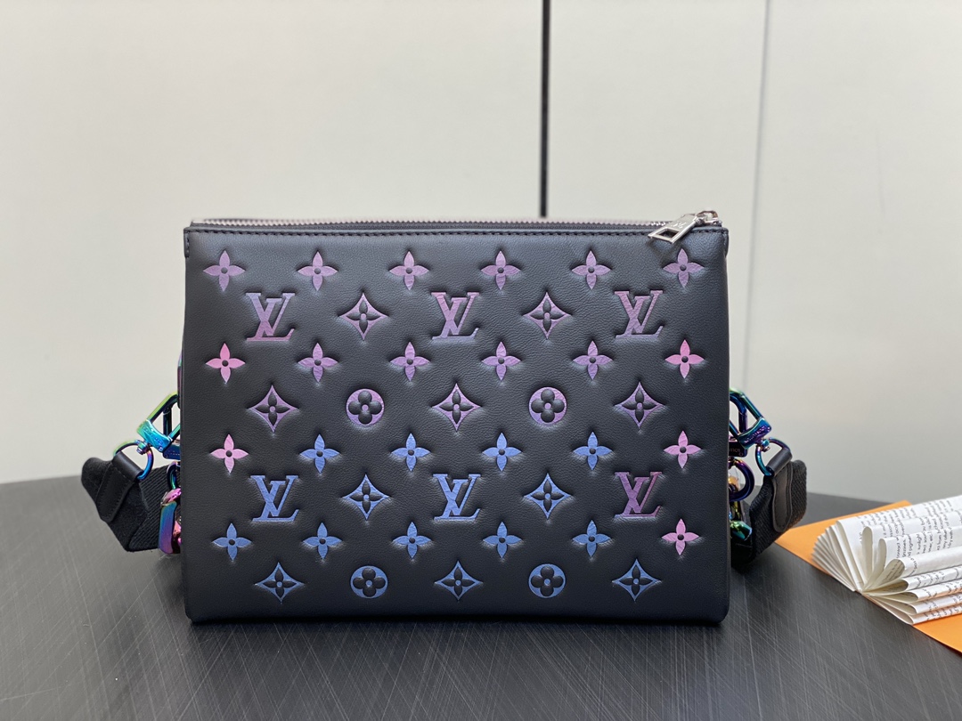 Louis Vuitton M23618 Coussin PM (7)