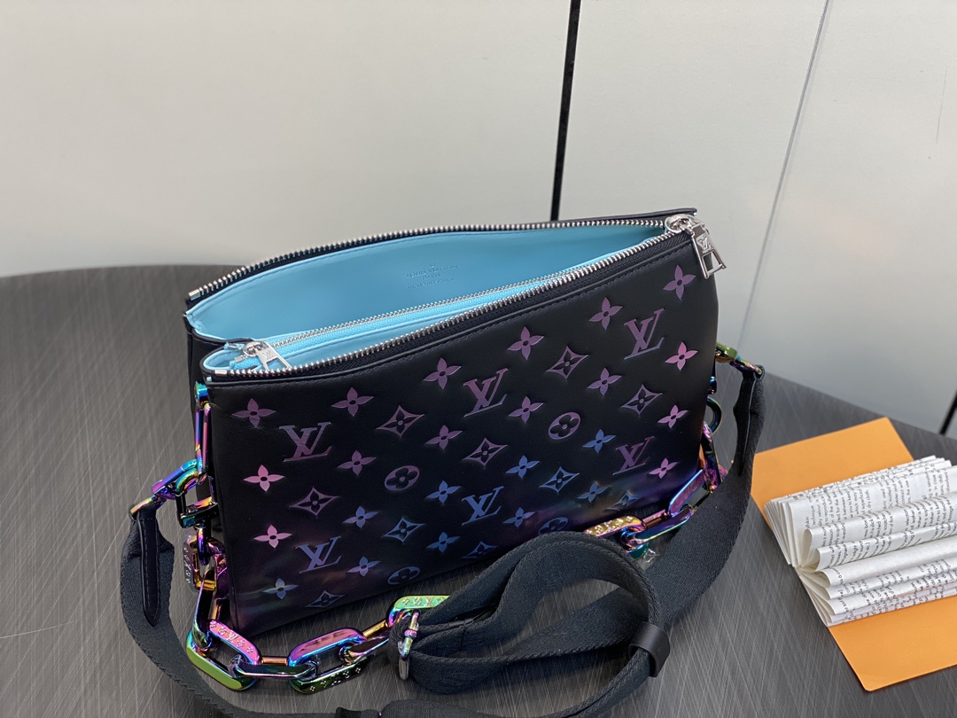 Louis Vuitton M23618 Coussin PM (7)