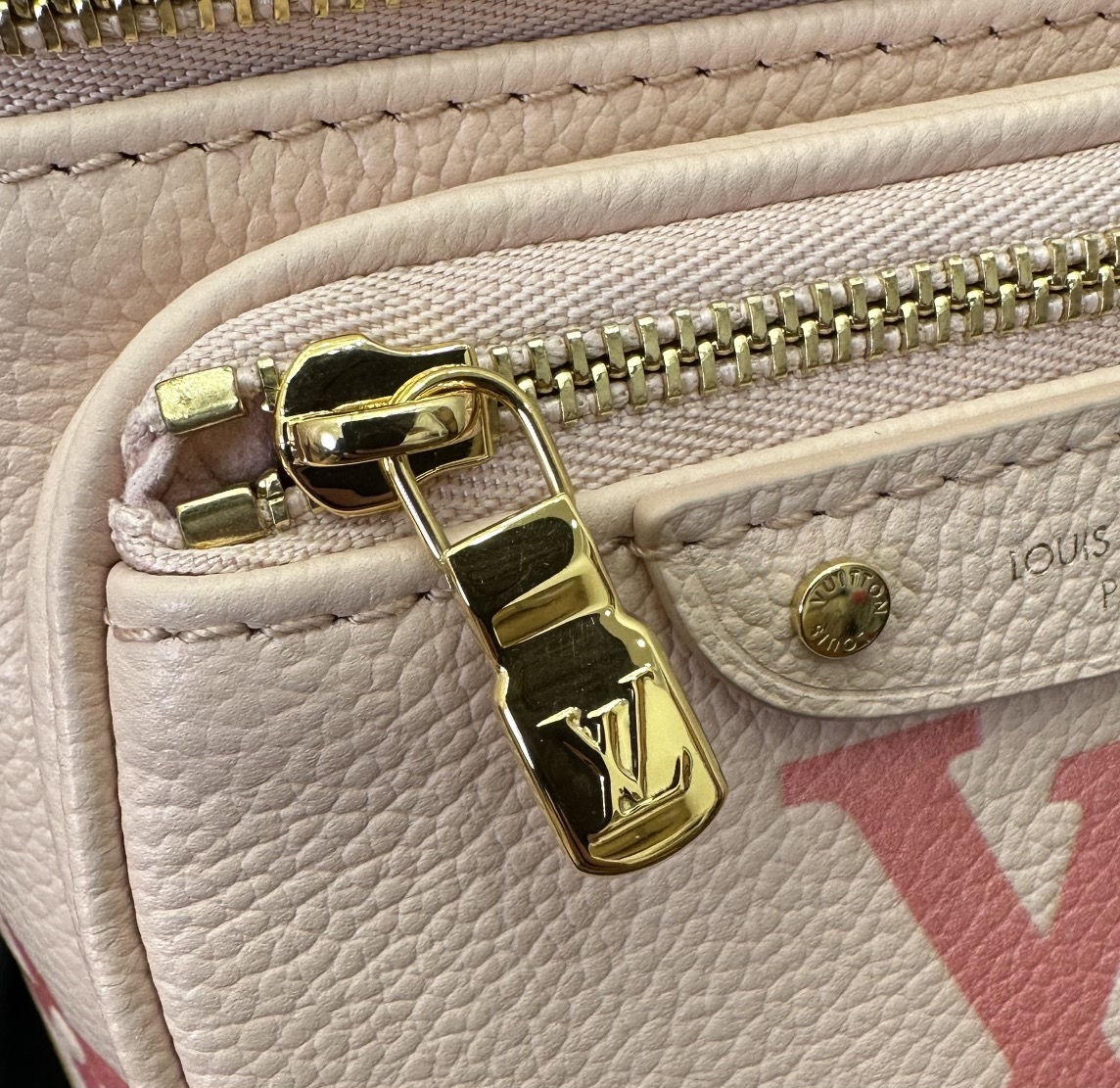 Louis Vuitton M82347 Mini Bumbag