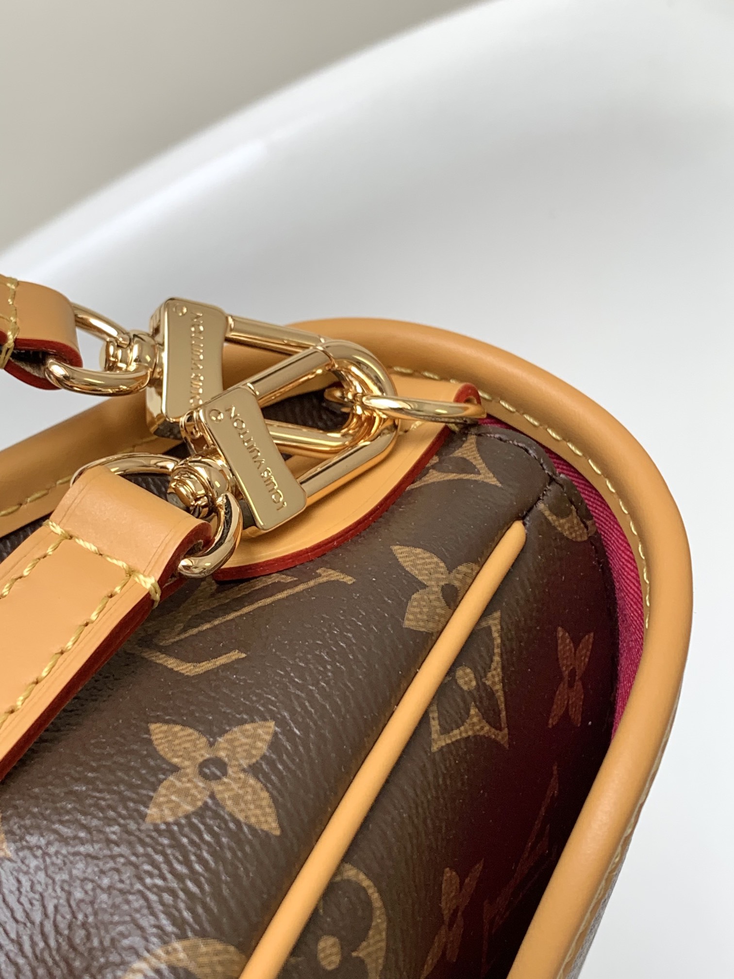 Louis Vuitton M46049 Diane