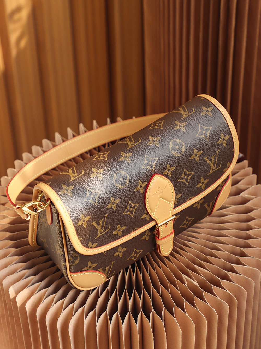 Louis Vuitton M45985 Diane (2)