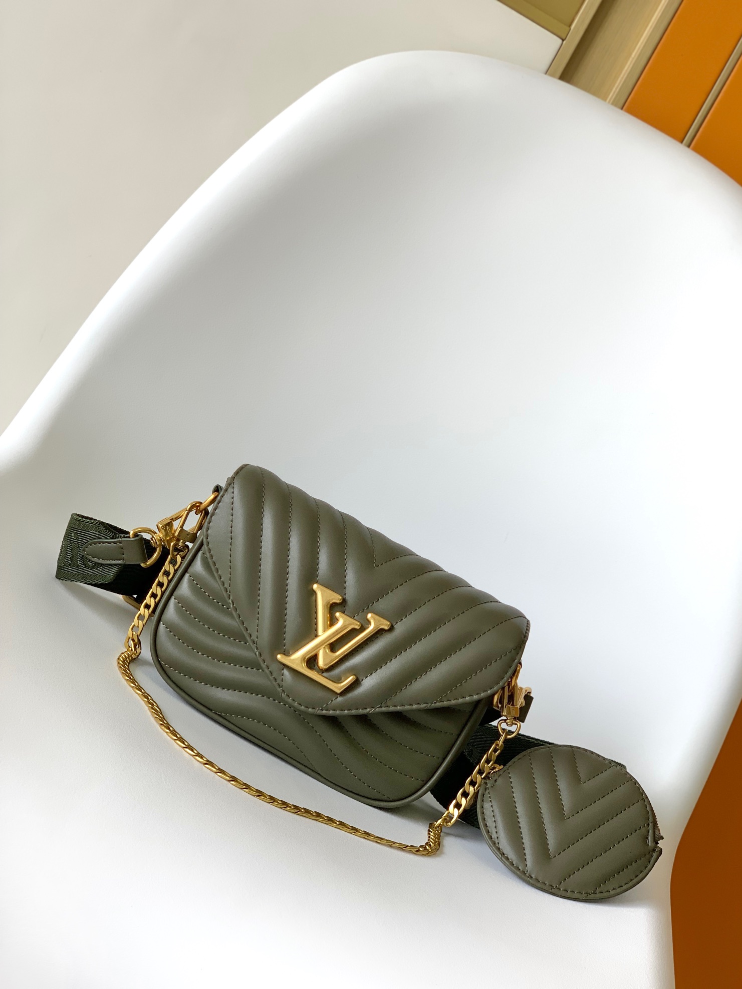 Louis Vuitton M22706 New Wave Multi-Pochette (2)