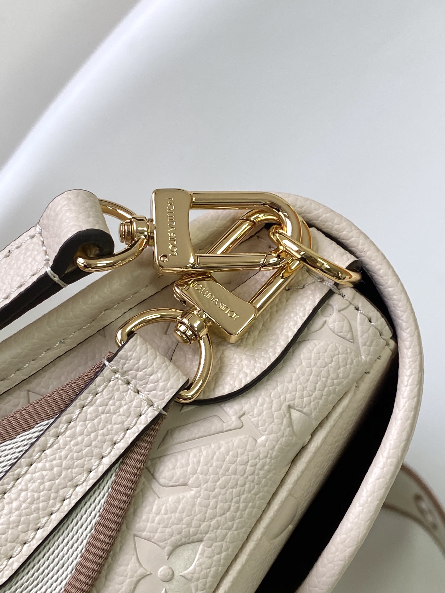 Louis Vuitton M46388 Diane (4)