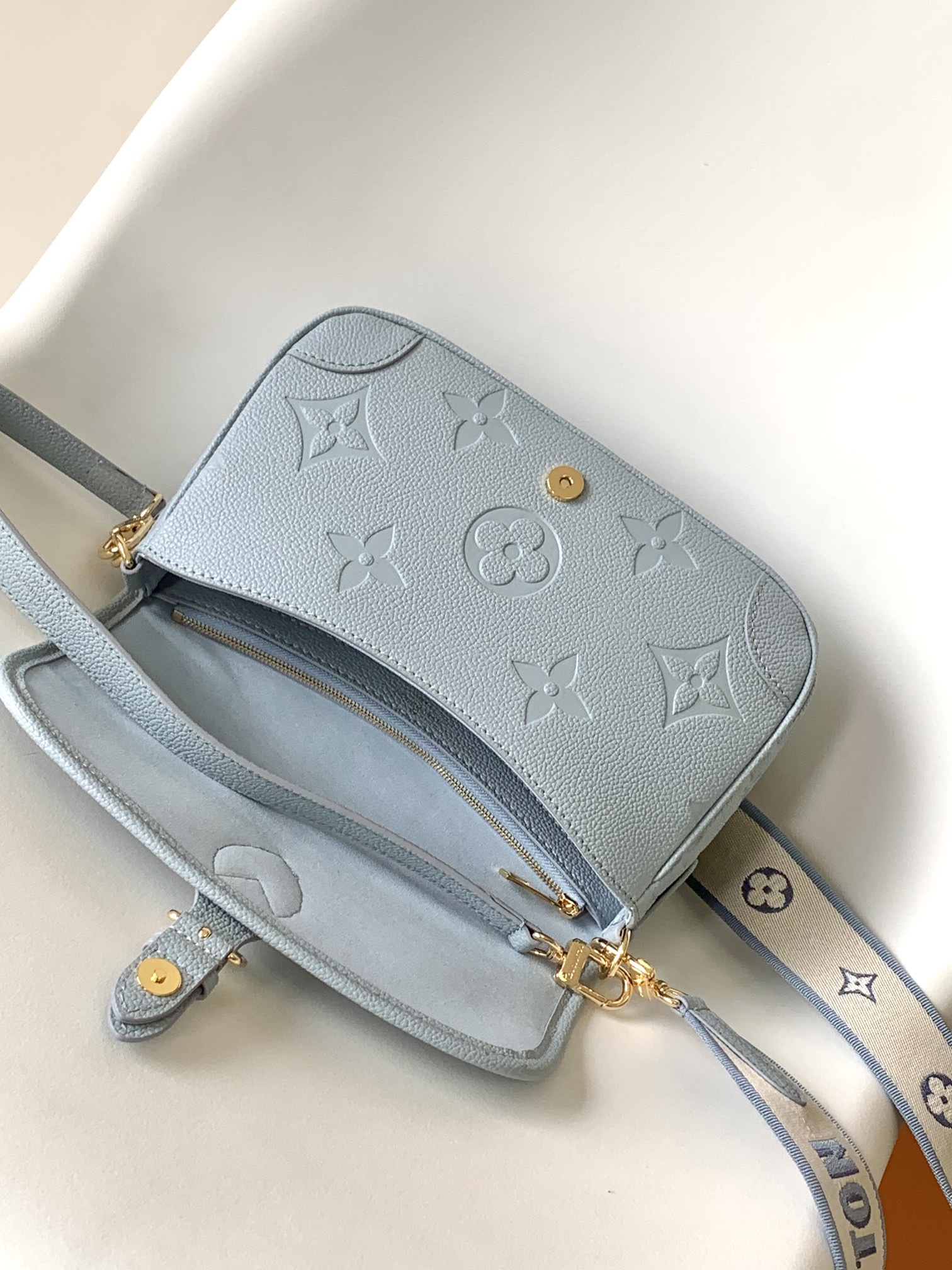 Louis Vuitton M46846 Diane (6)