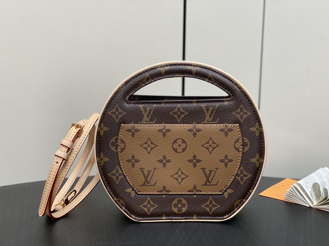 Louis Vuitton M47117 Around Me PM