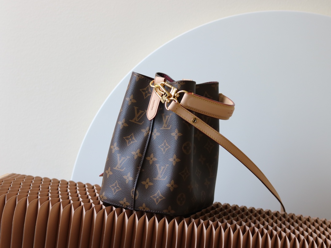 Louis Vuitton M46581 Néonoé BB